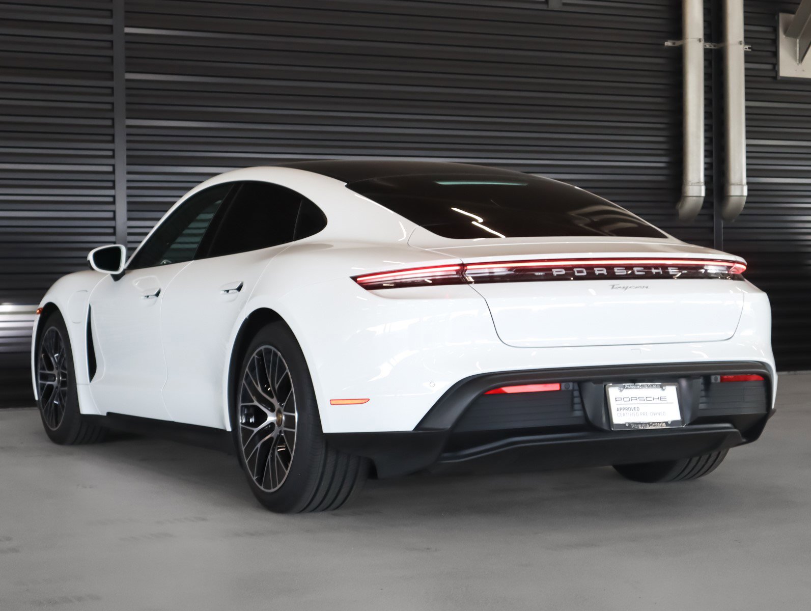 2023 Porsche Taycan photo 3