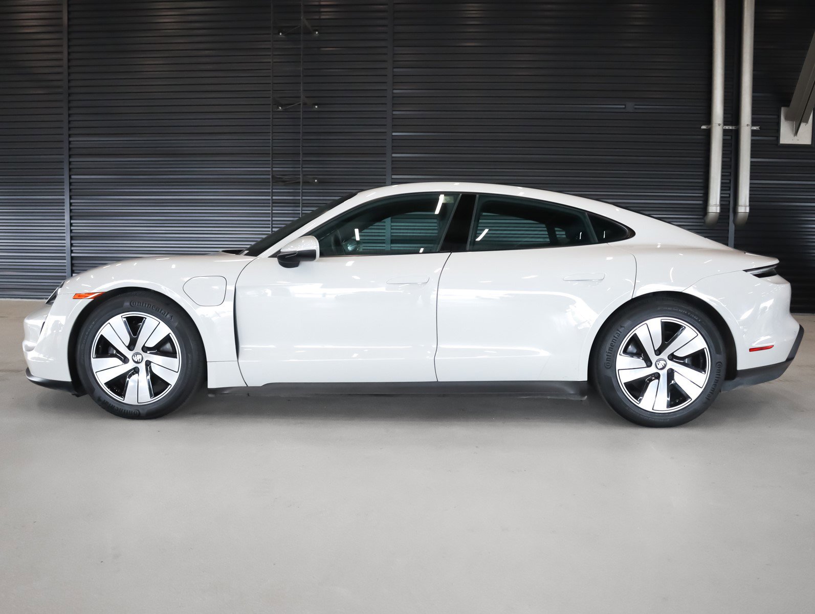 2024 Porsche Taycan photo 2