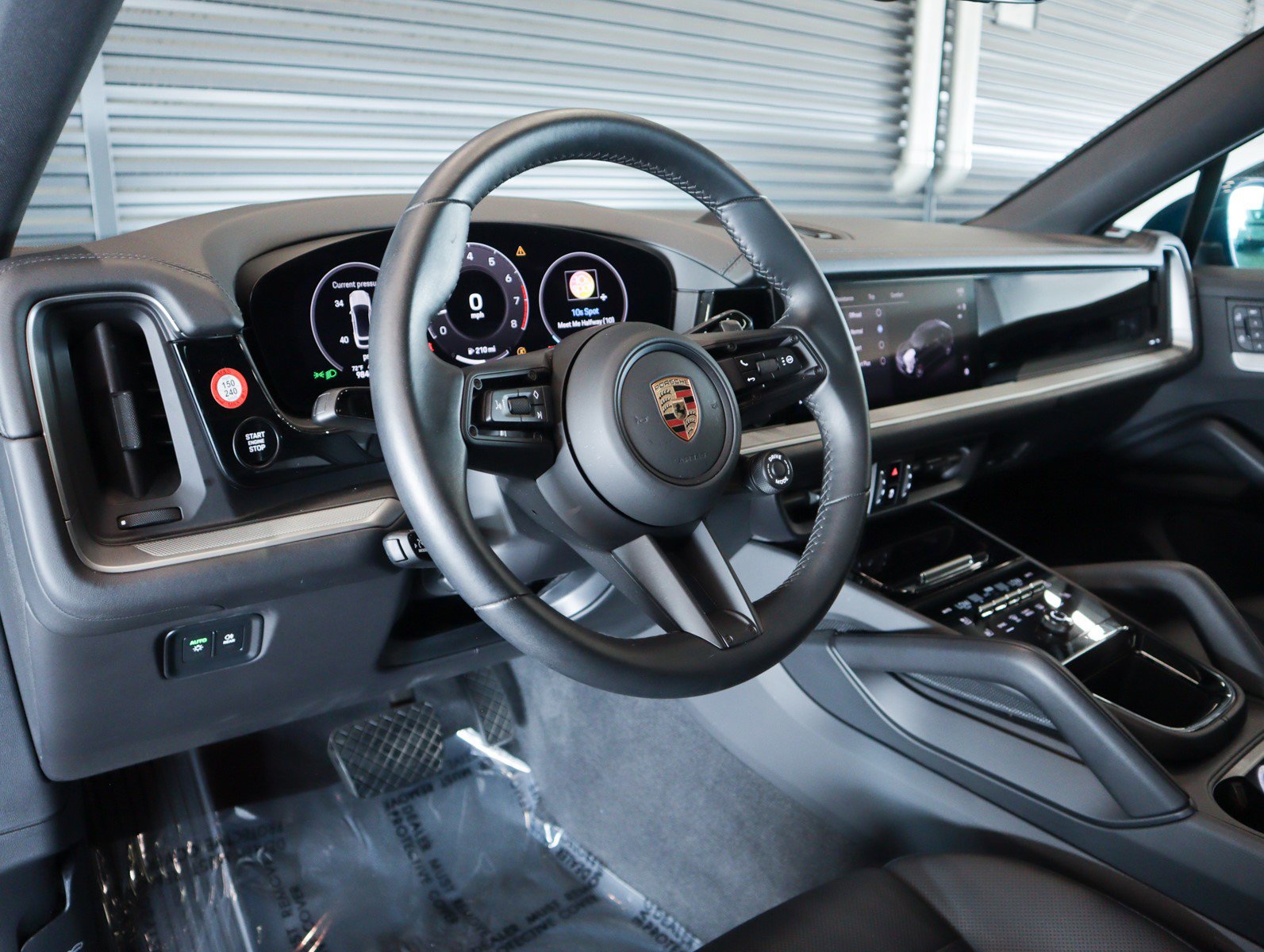 2024 Porsche Cayenne Coupe photo 3