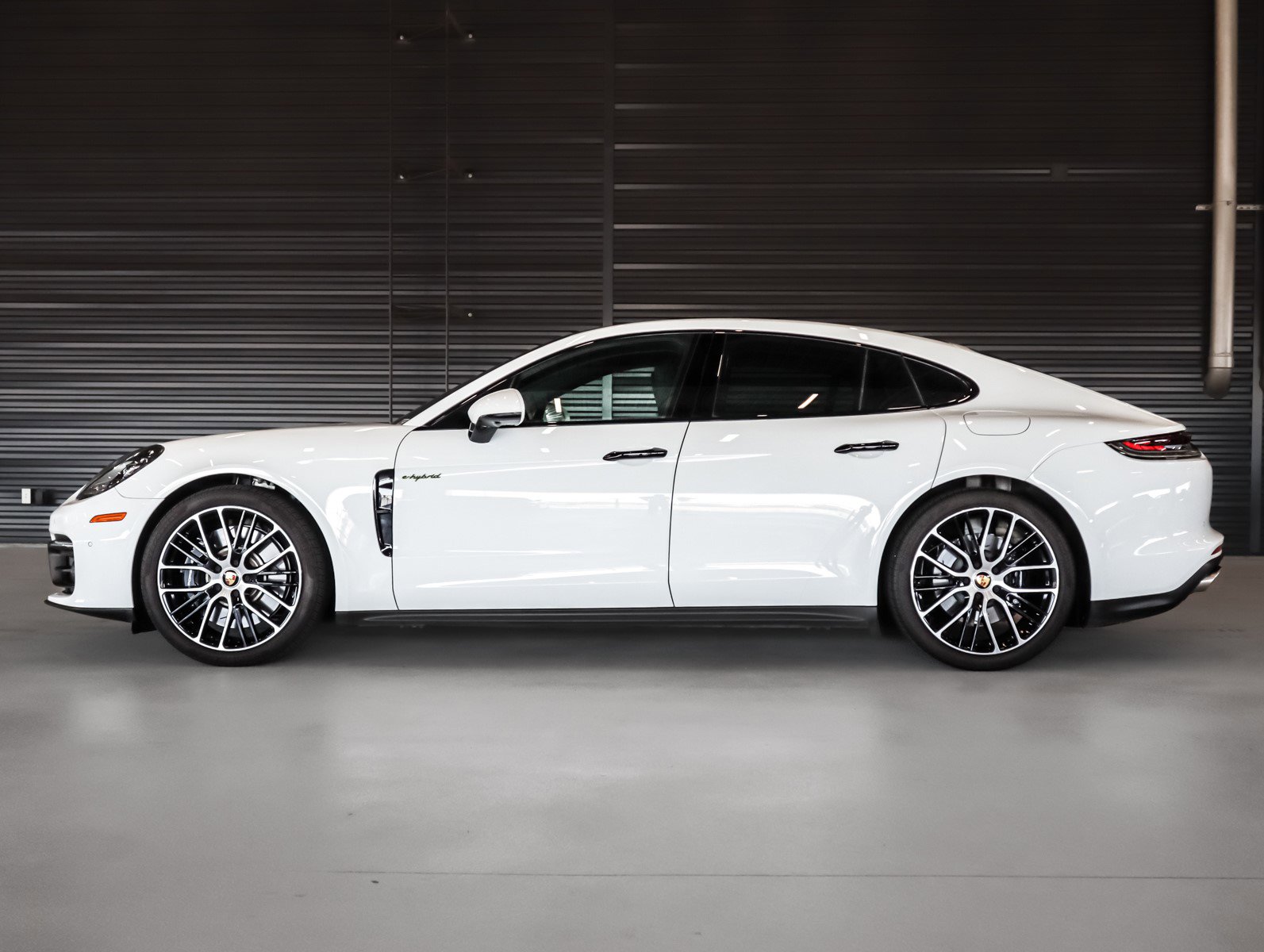 2023 Porsche Panamera 4S E-Hybrid photo 2