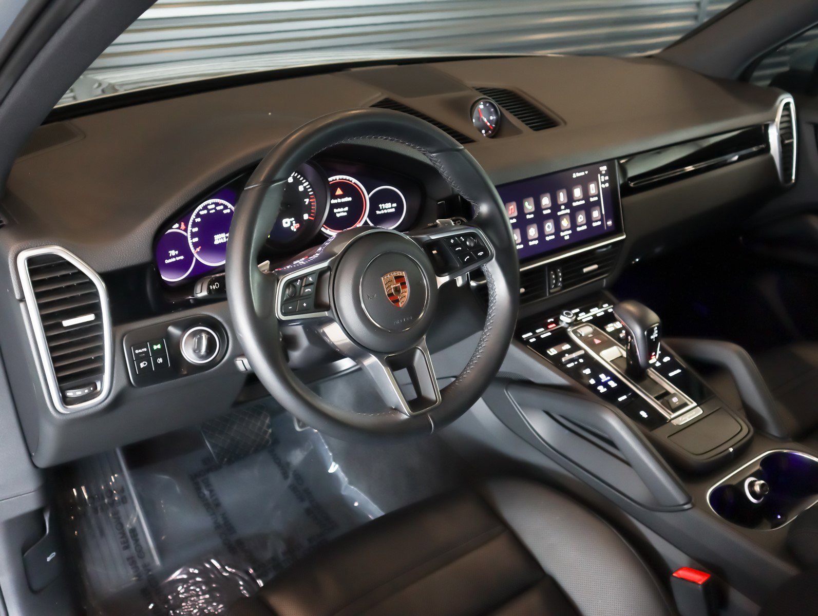 2023 Porsche Cayenne Platinum Edition photo 4
