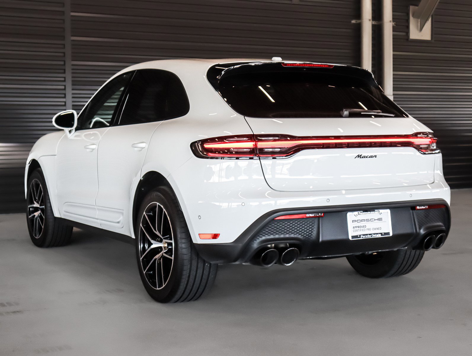 2022 Porsche Macan photo 3