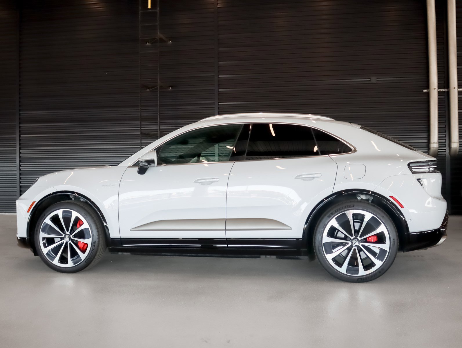 2024 Porsche Macan Electric Turbo photo 2