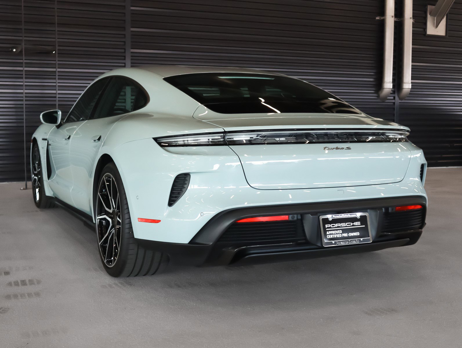 2025 Porsche Taycan Turbo S photo 3