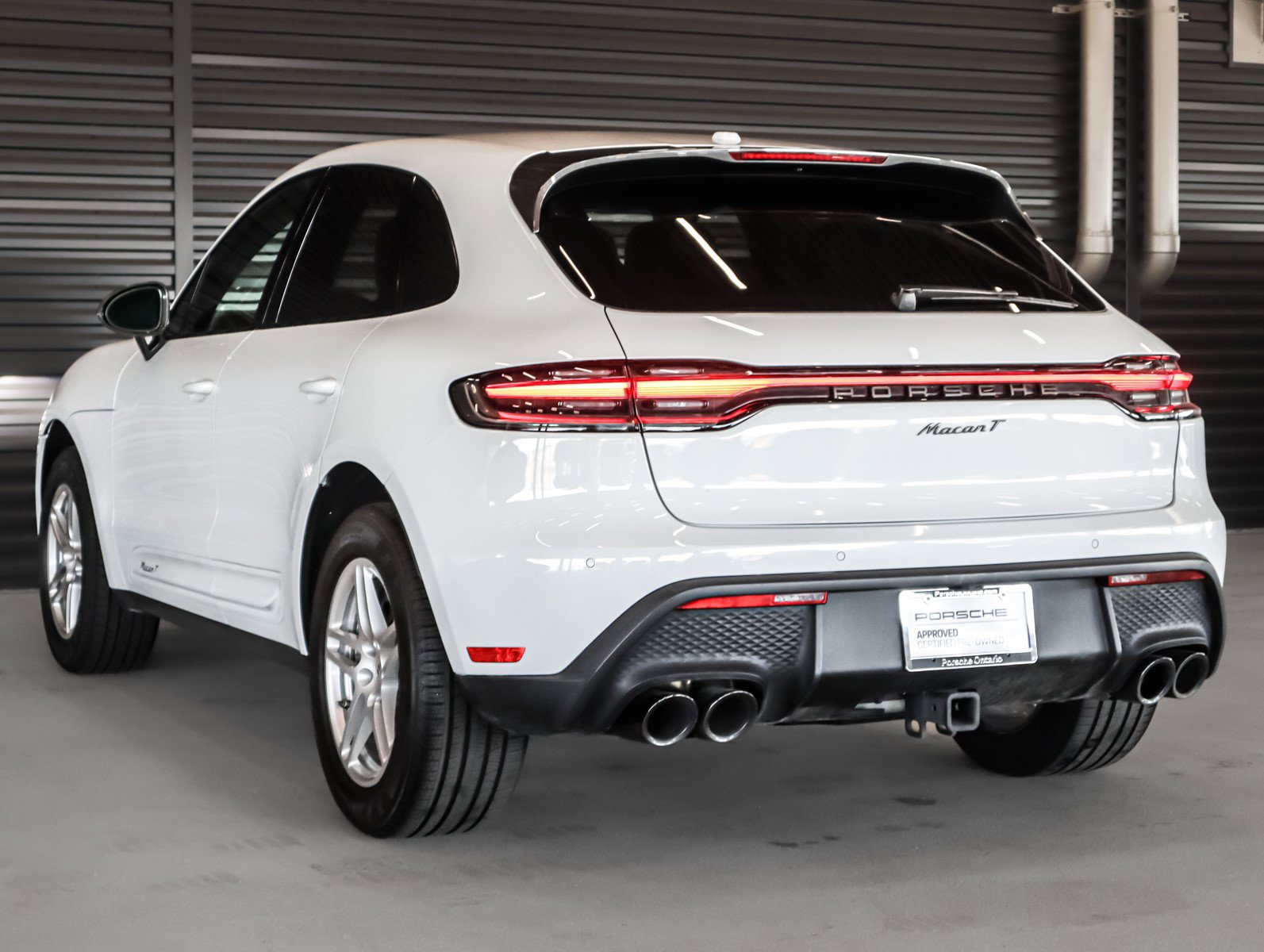 2023 Porsche Macan T photo 2