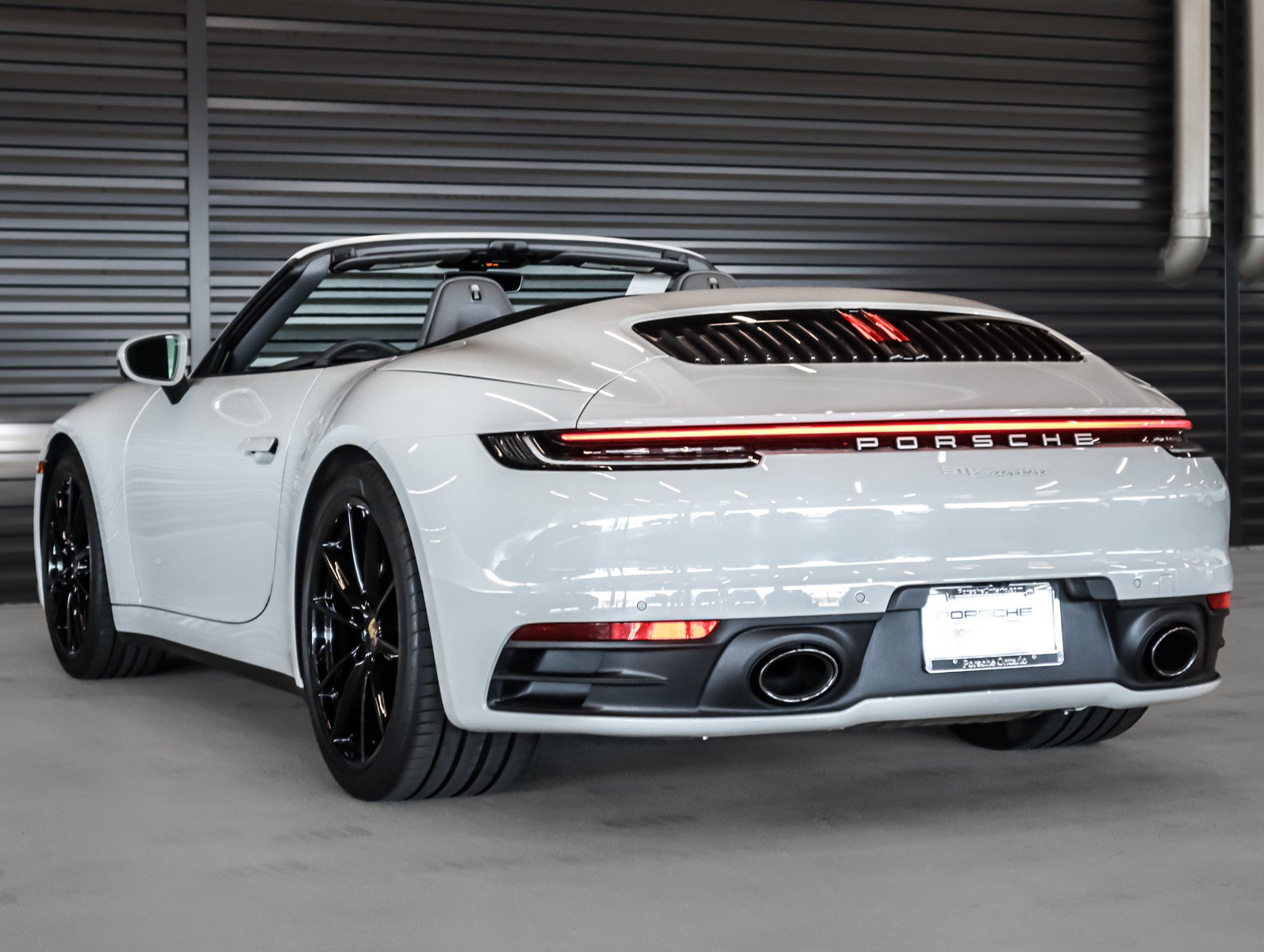 2022 Porsche 911 Cabriolet photo 2