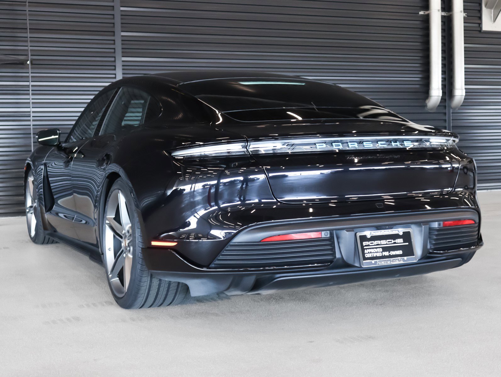 2021 Porsche Taycan Turbo photo 3