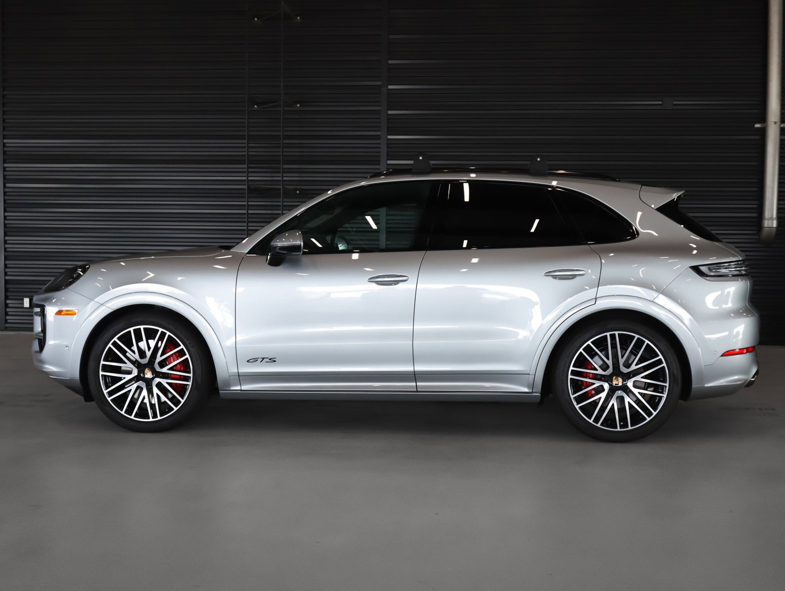 2025 Porsche Cayenne GTS photo 2