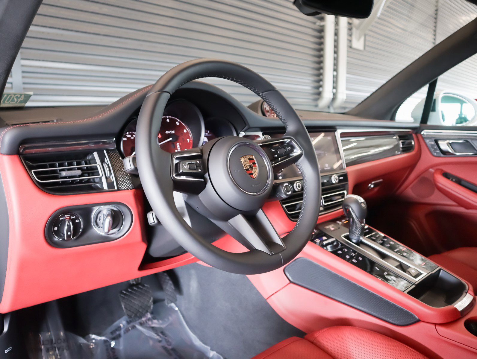 2025 Porsche Macan GTS photo 4
