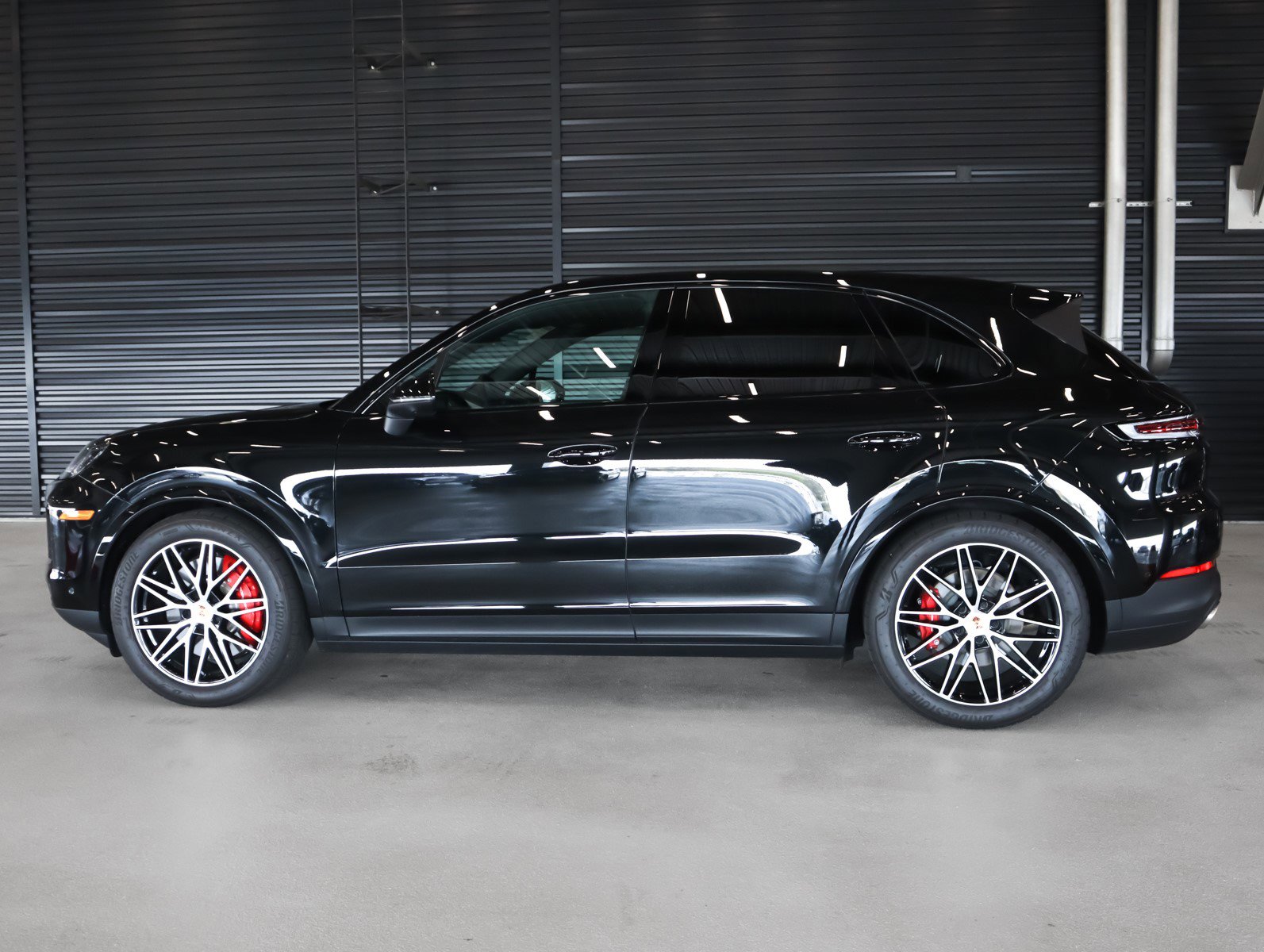 2025 Porsche Cayenne S photo 2