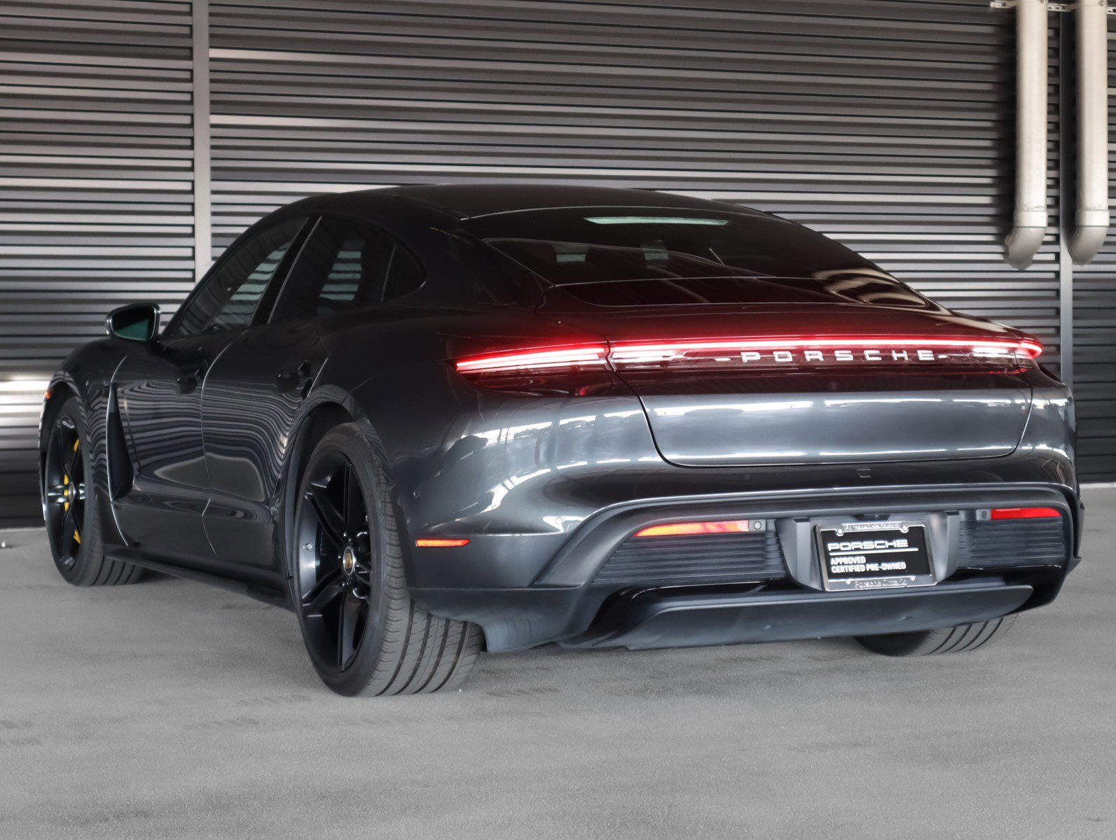 2020 Porsche Taycan Turbo S photo 3