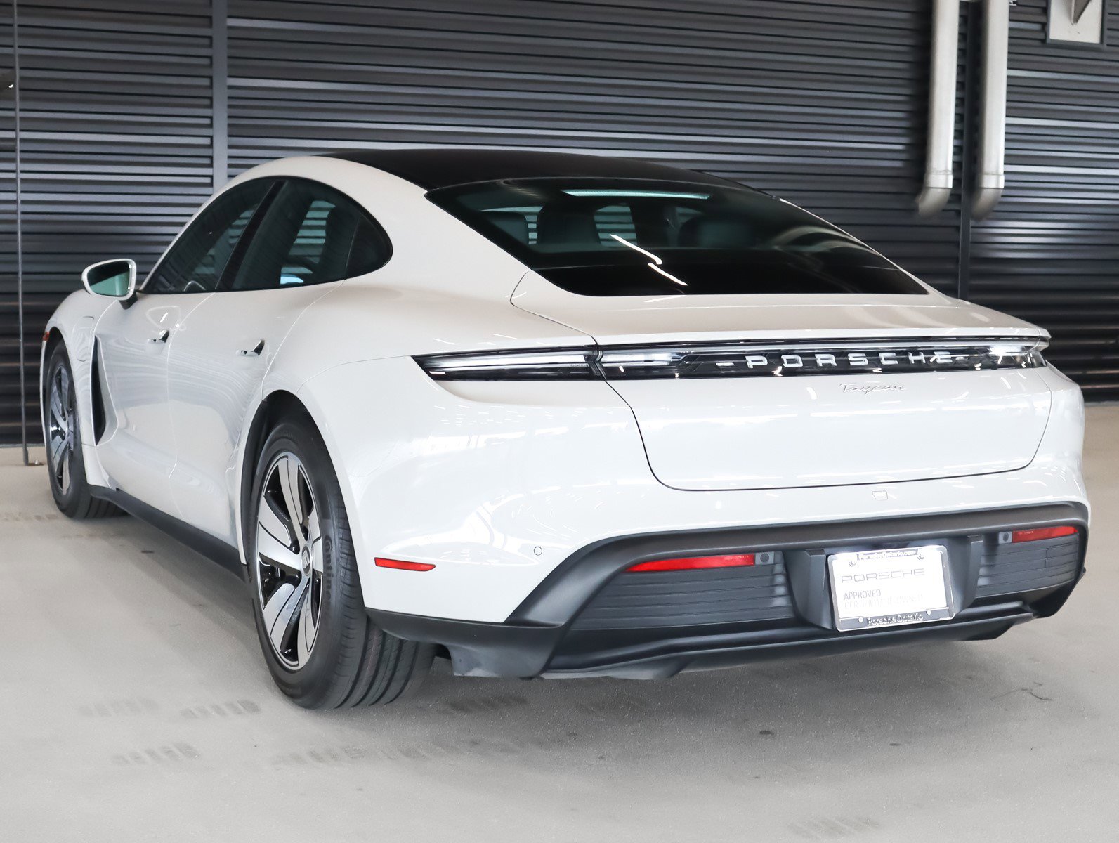 2024 Porsche Taycan photo 3