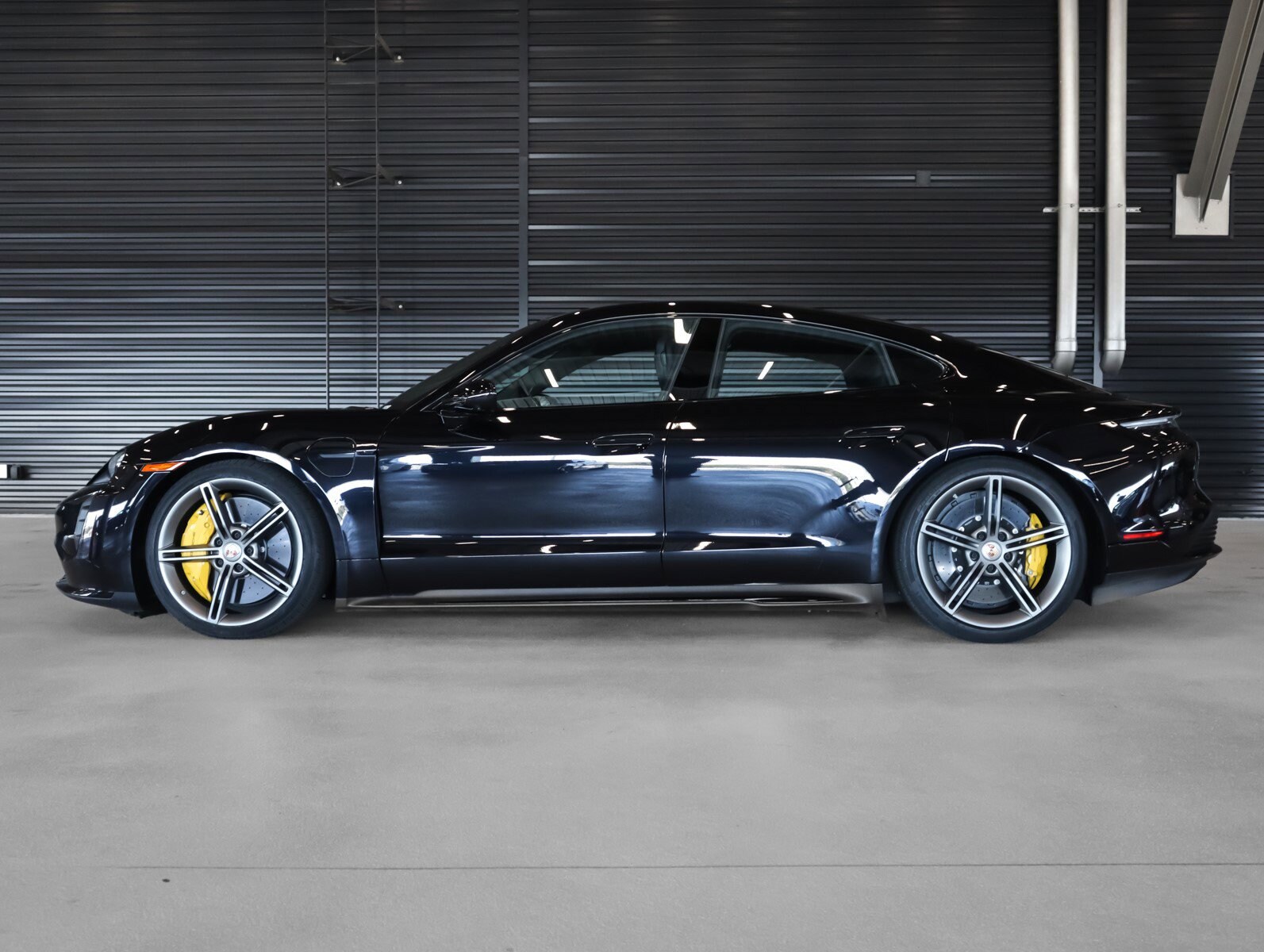 2021 Porsche Taycan Turbo photo 2
