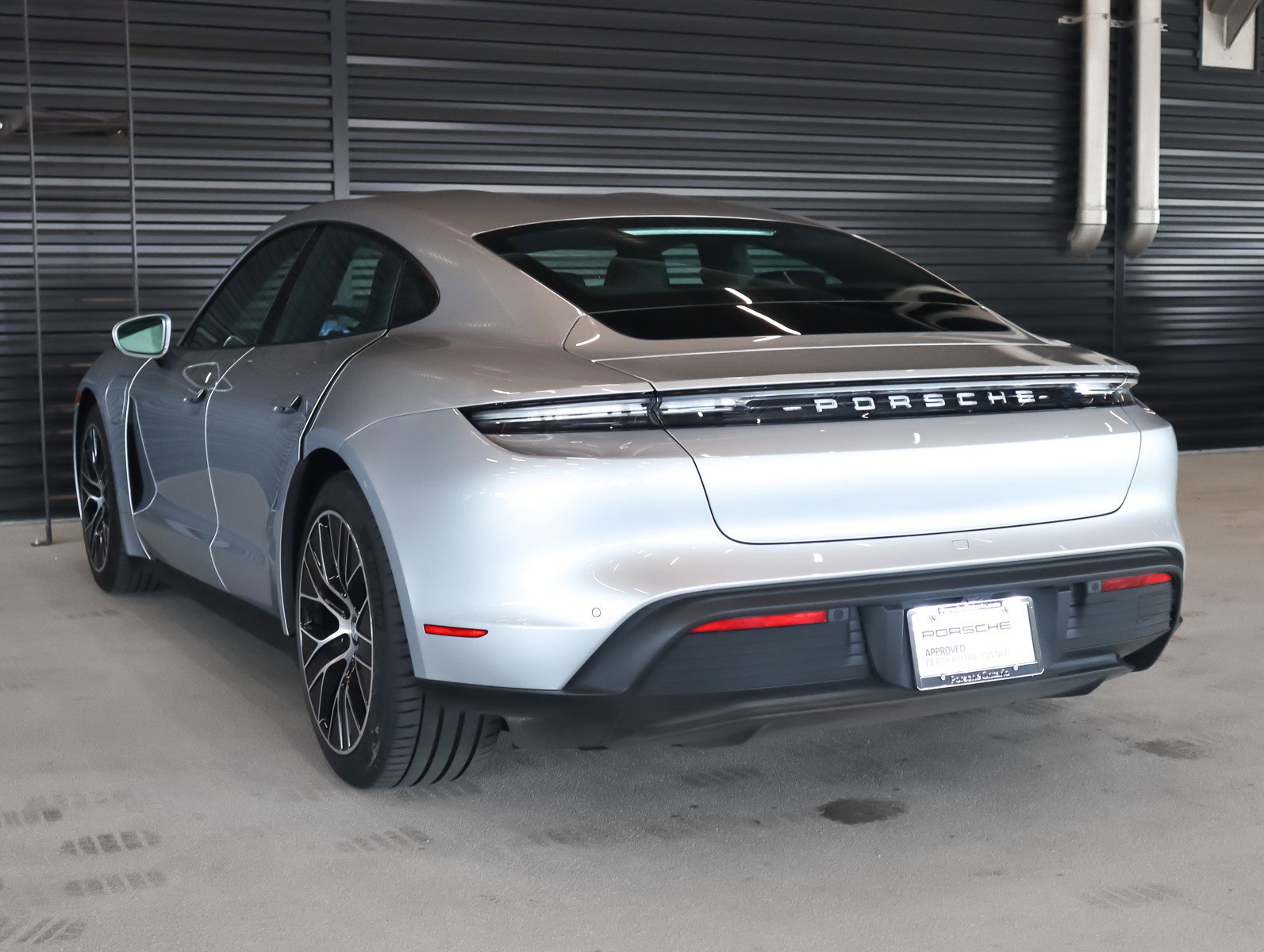 2024 Porsche Taycan photo 3