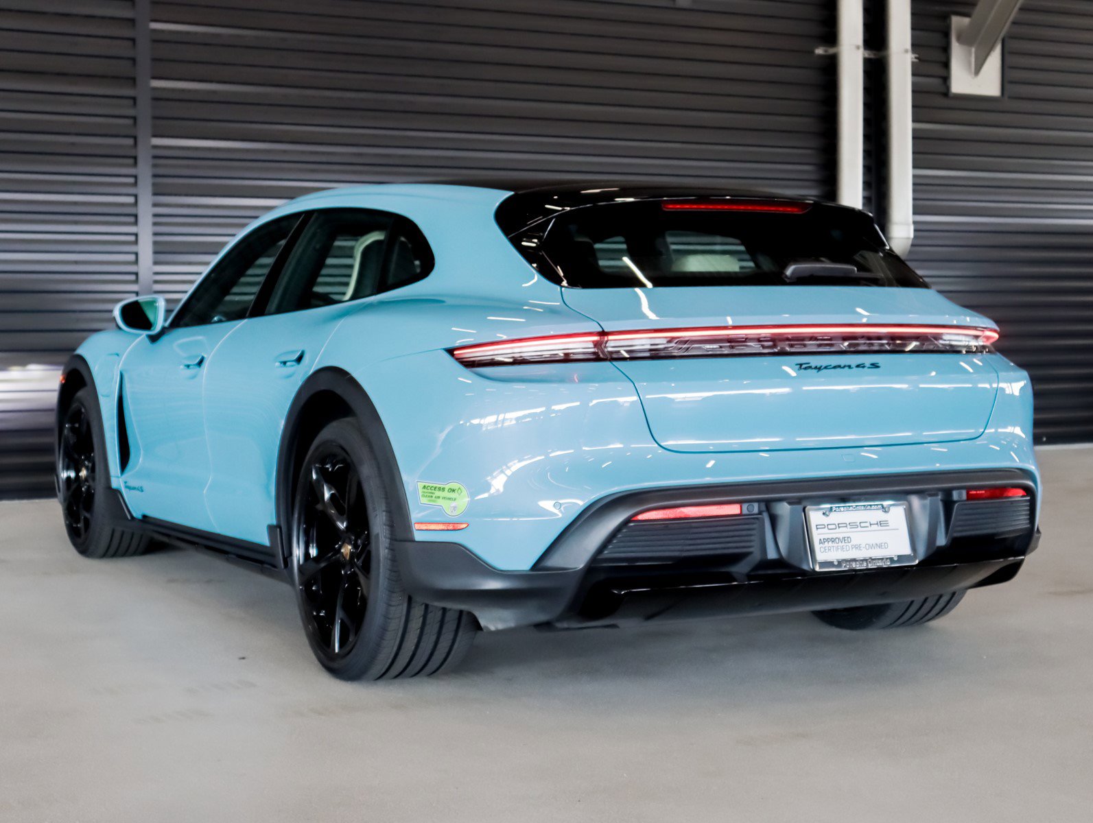2023 Porsche Taycan 4S Cross Turismo photo 3