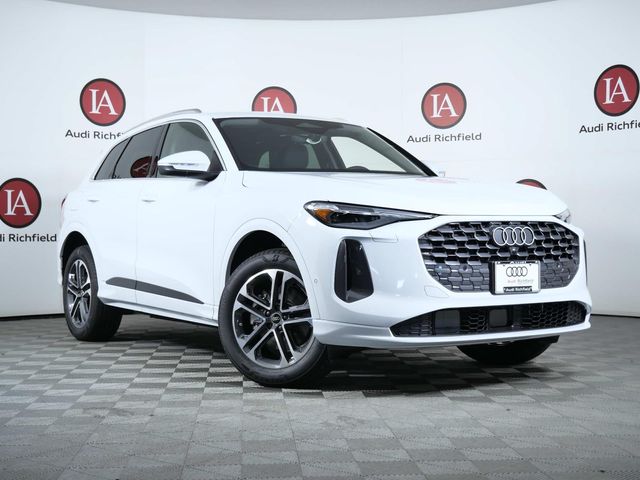 2025 Audi Q5 40 Premium Plus's photo