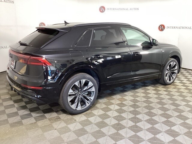2025 Audi Q8 55 Premium Plus photo 4