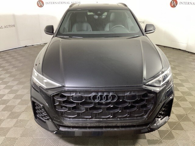 2025 Audi Q8 55 Premium Plus photo 2