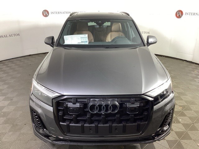 2025 Audi Q7 55 Premium Plus photo 2