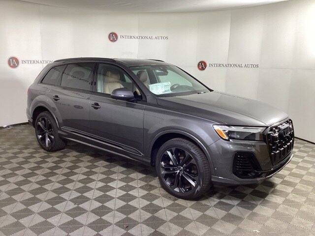 2025 Audi Q7 55 Premium Plus photo 3