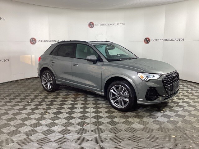 2024 Audi Q3 S line Premium Plus photo 3