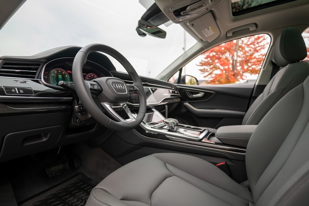 New 2025 Audi Q7 55 Premium Plus SUV
