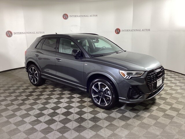 2025 Audi Q3 S line Premium Plus photo 3