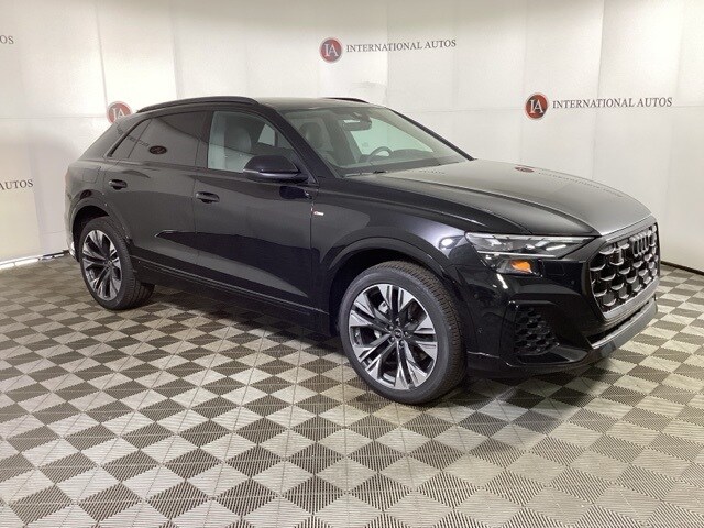 2025 Audi Q8 55 Premium Plus photo 3