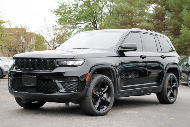 Used 2024 Jeep Grand Cherokee Altitude SUV