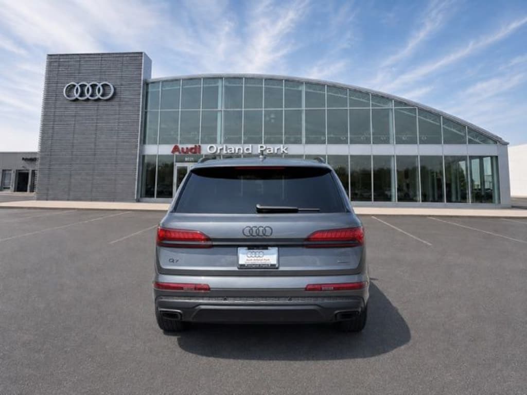 New 2026 Audi Q7 45 Premium SUV