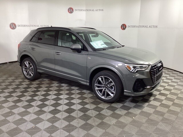 2025 Audi Q3 45 TFSI S line Premium photo 3
