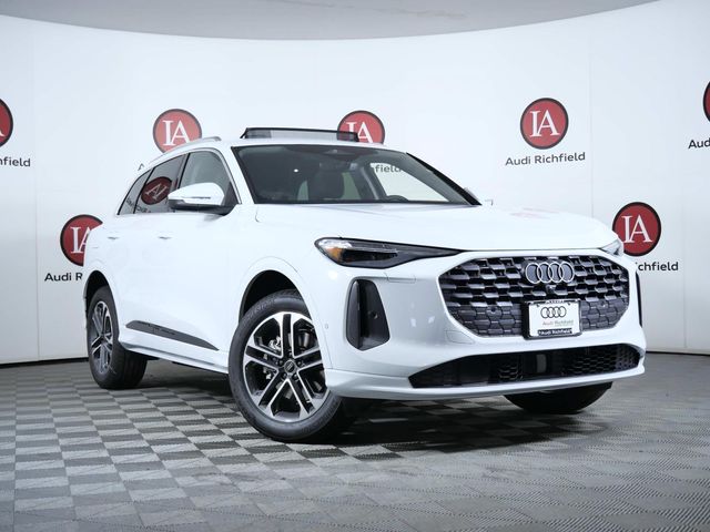 2025 Audi Q5 40 Premium Plus's photo