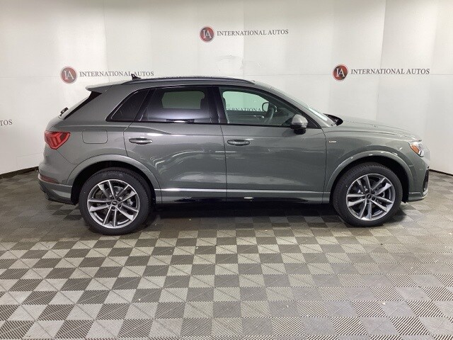 2025 Audi Q3 45 TFSI S line Premium photo 4