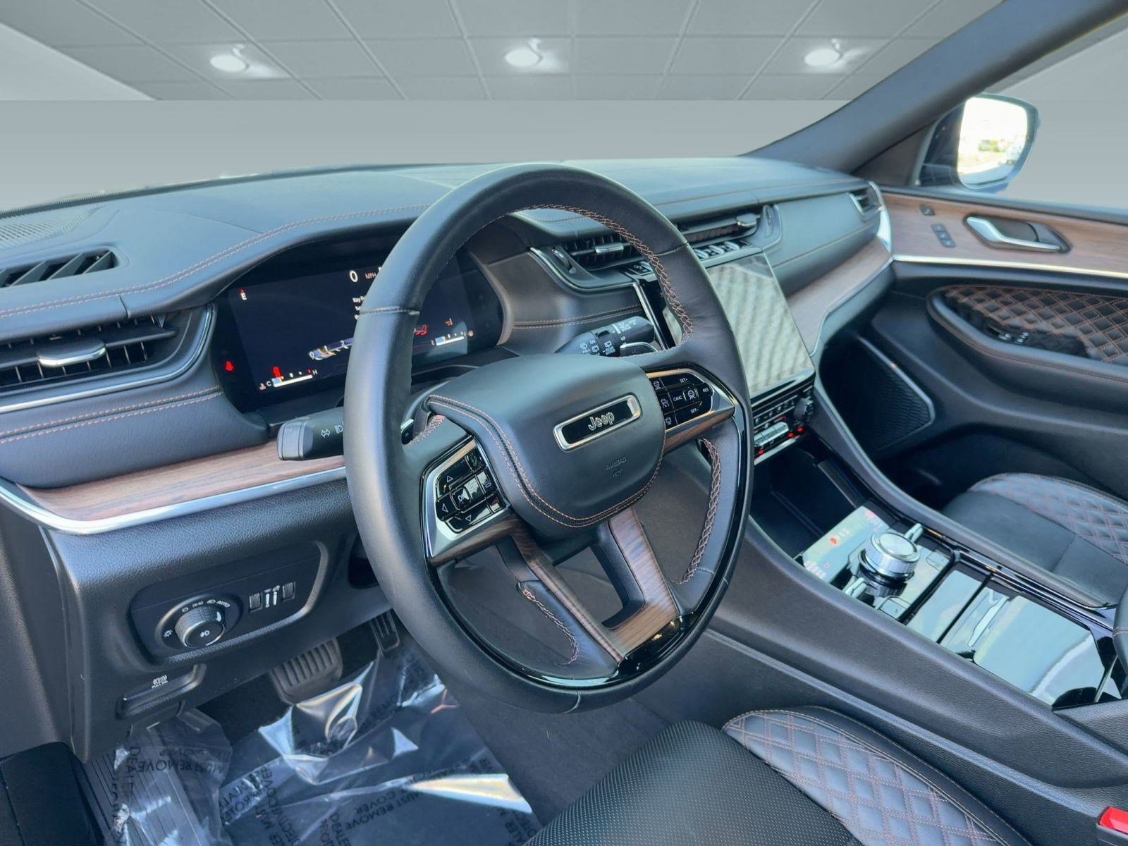 2023 Jeep Grand Cherokee L Summit photo 4