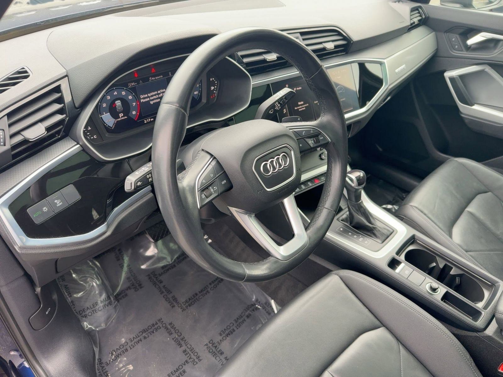 2023 Audi Q3 45 TFSI S line Premium photo 3