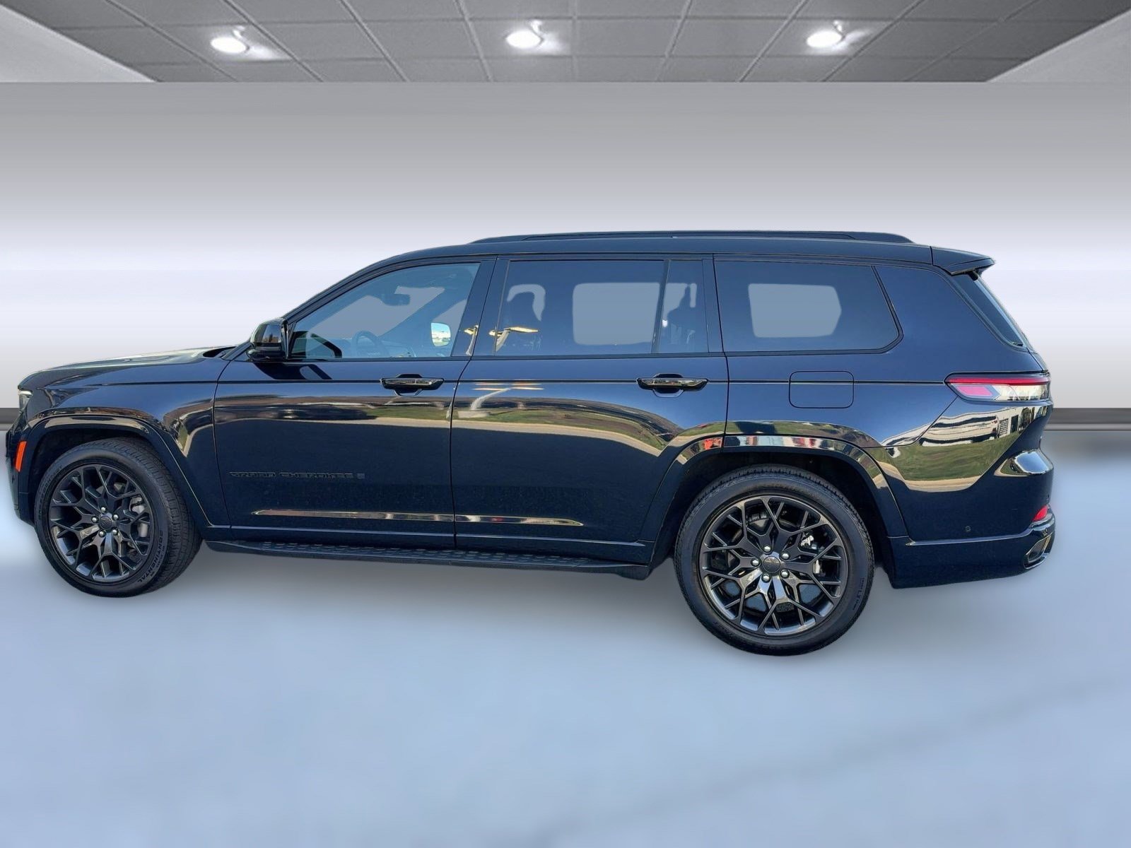 2023 Jeep Grand Cherokee L Summit photo 2