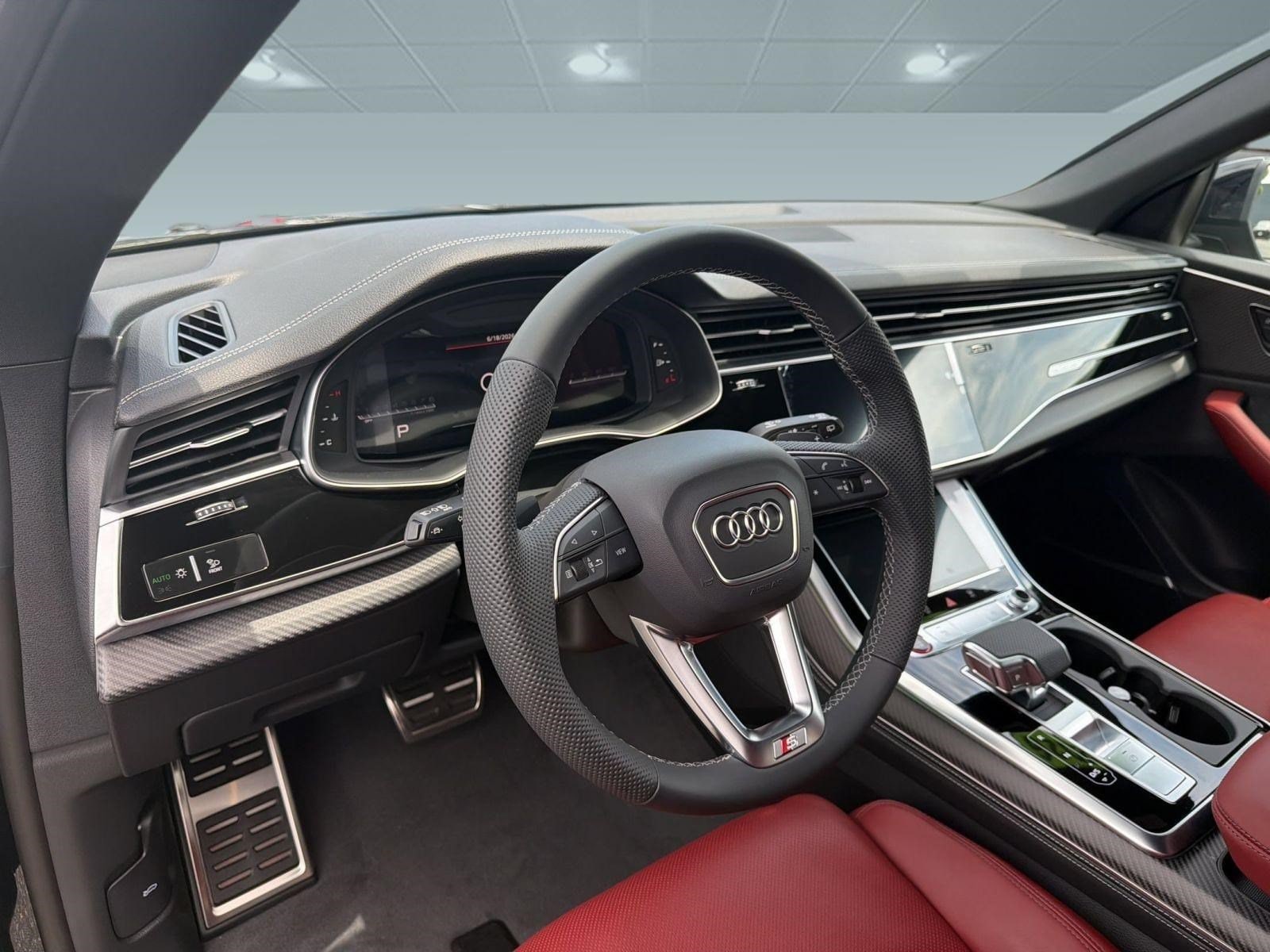 SQ8 Premium Plus SUV