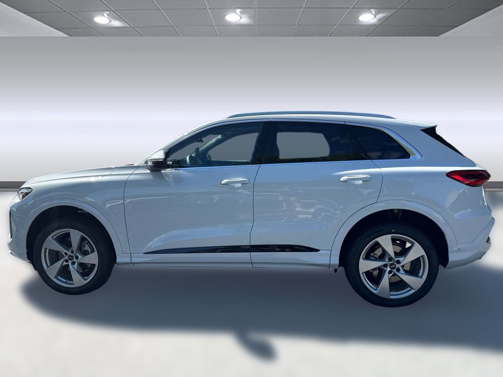 2025 Audi Q5 2.0T Premium Plus photo 2
