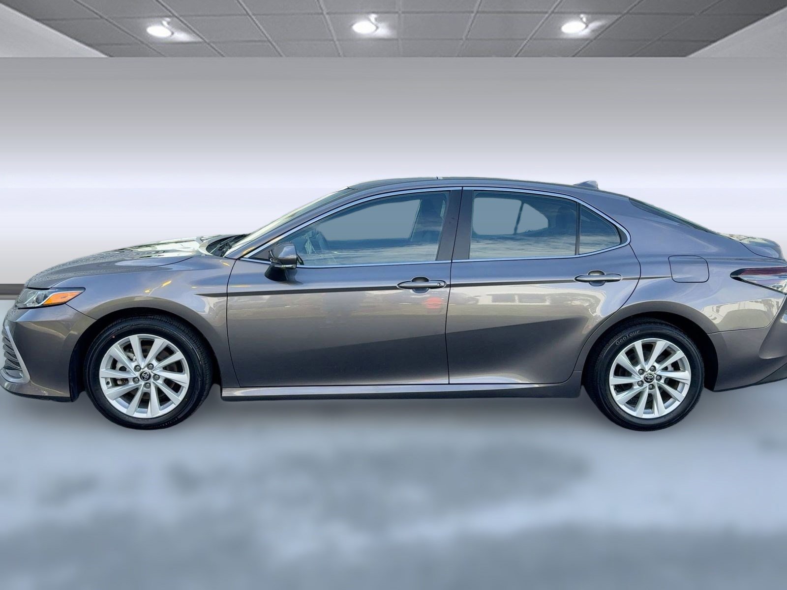 2023 Toyota Camry LE photo 2