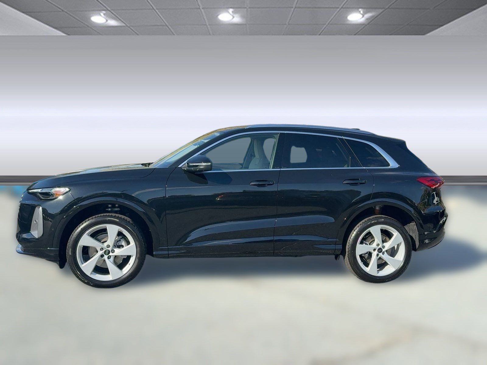 2025 Audi Q5 2.0T Premium Plus photo 2