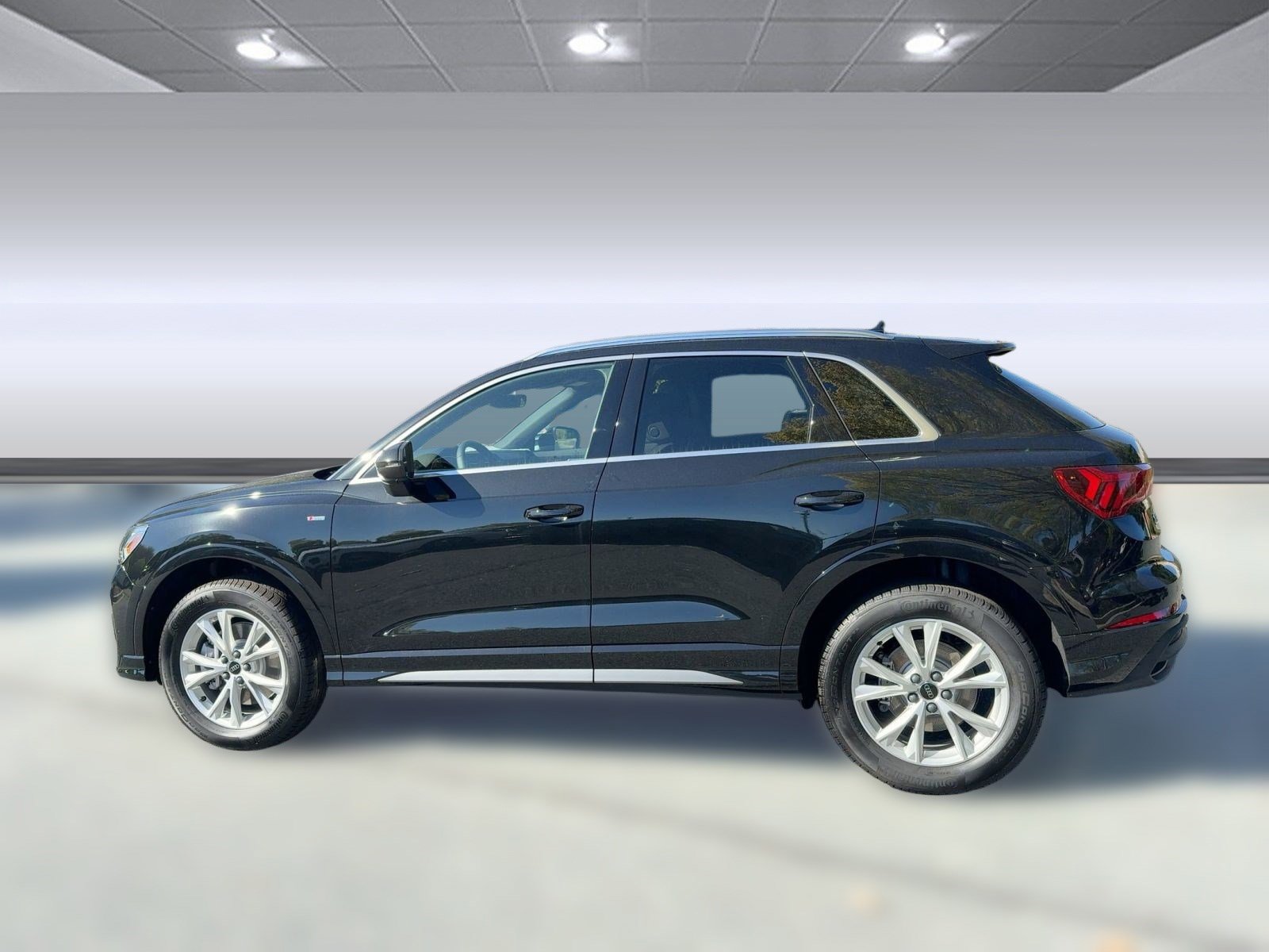 2025 Audi Q3 45 TFSI S line Premium photo 2