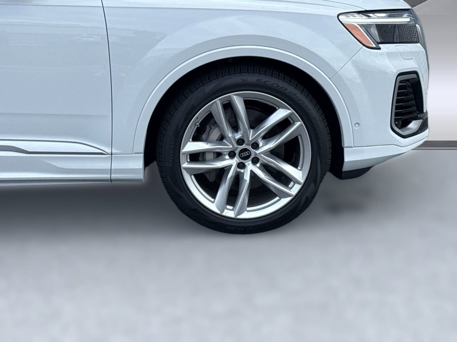 2025 Audi Q7 Premium Plus - Photo 11