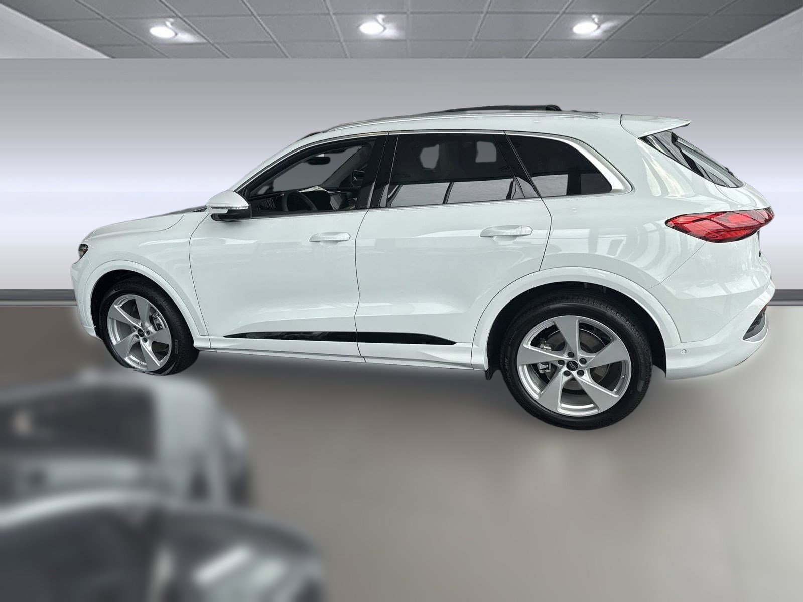 2025 Audi Q5 2.0T Prestige photo 2