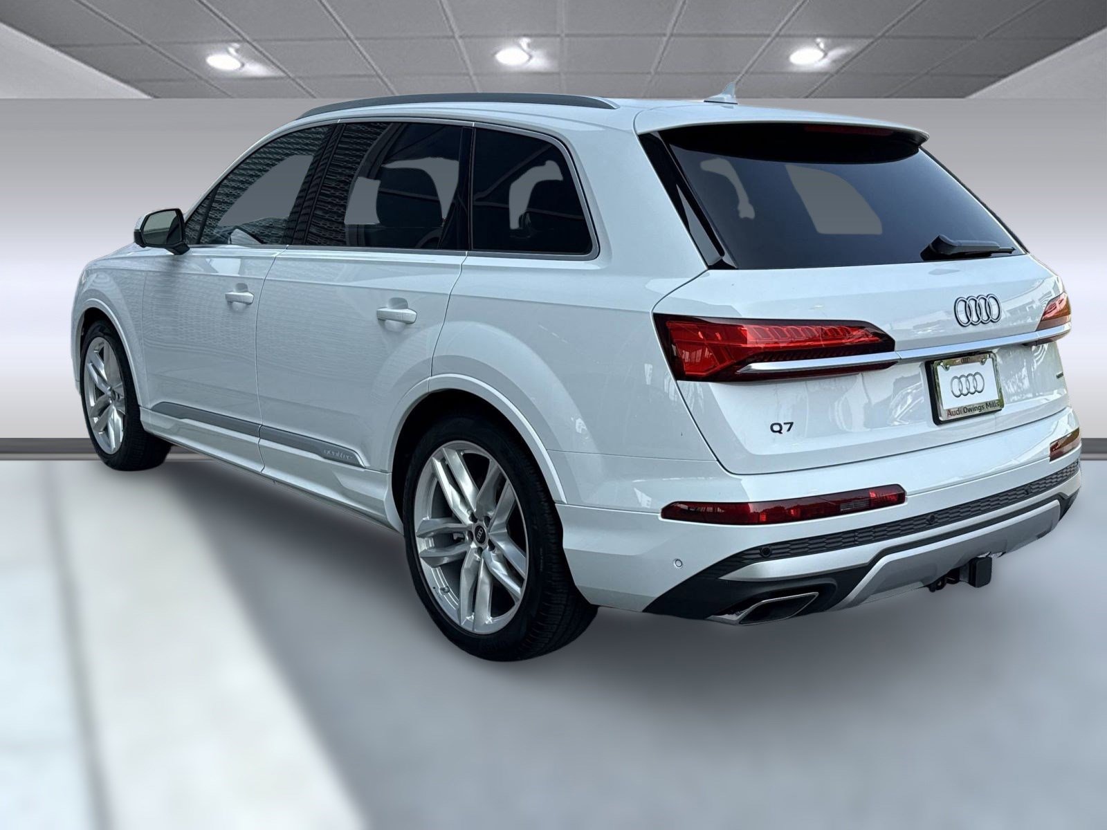 2025 Audi Q7 55 Premium Plus photo 2