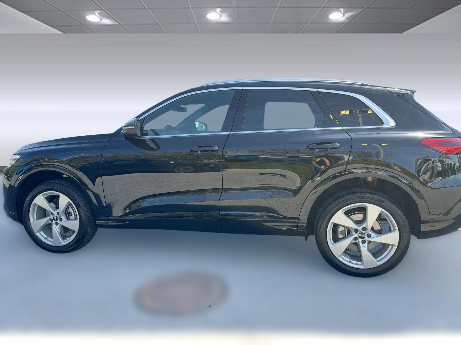 2025 Audi Q5 2.0T Premium Plus photo 2