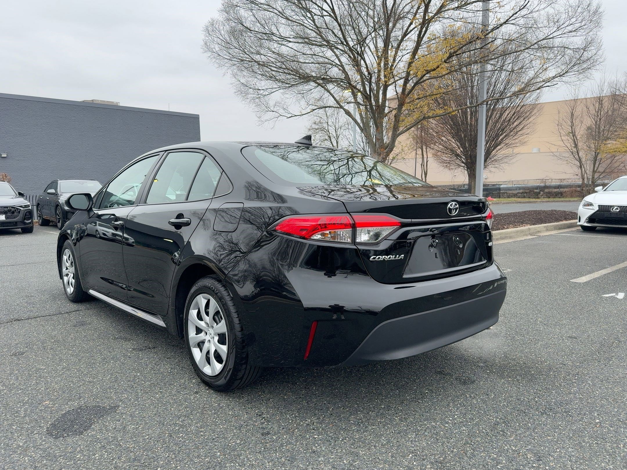 2023 Toyota Corolla LE photo 3