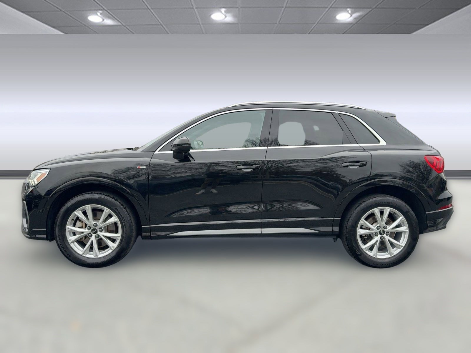 2024 Audi Q3 45 TFSI S line Premium photo 2