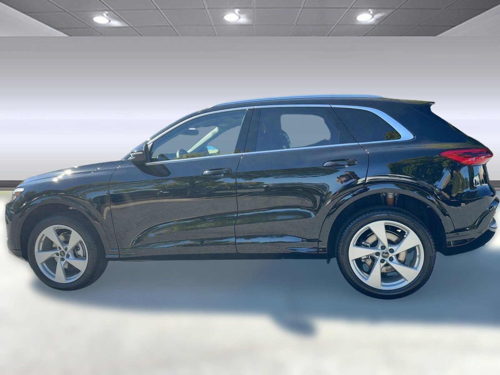 2025 Audi Q5 2.0T Premium Plus photo 2