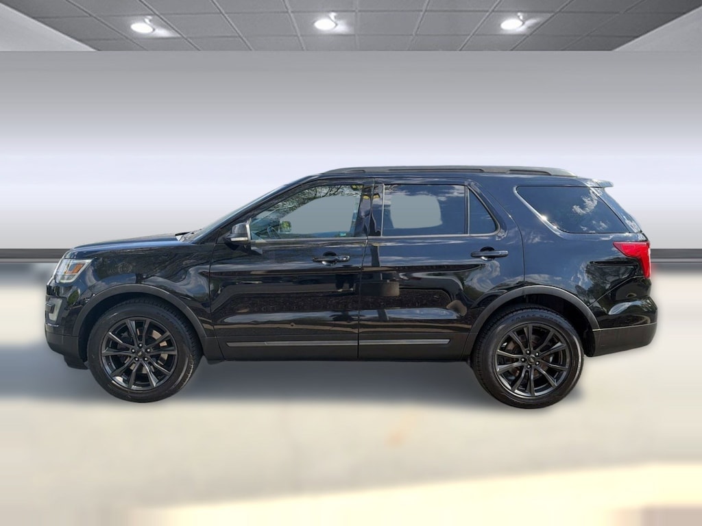 Used 2017 Ford Explorer XLT SUV