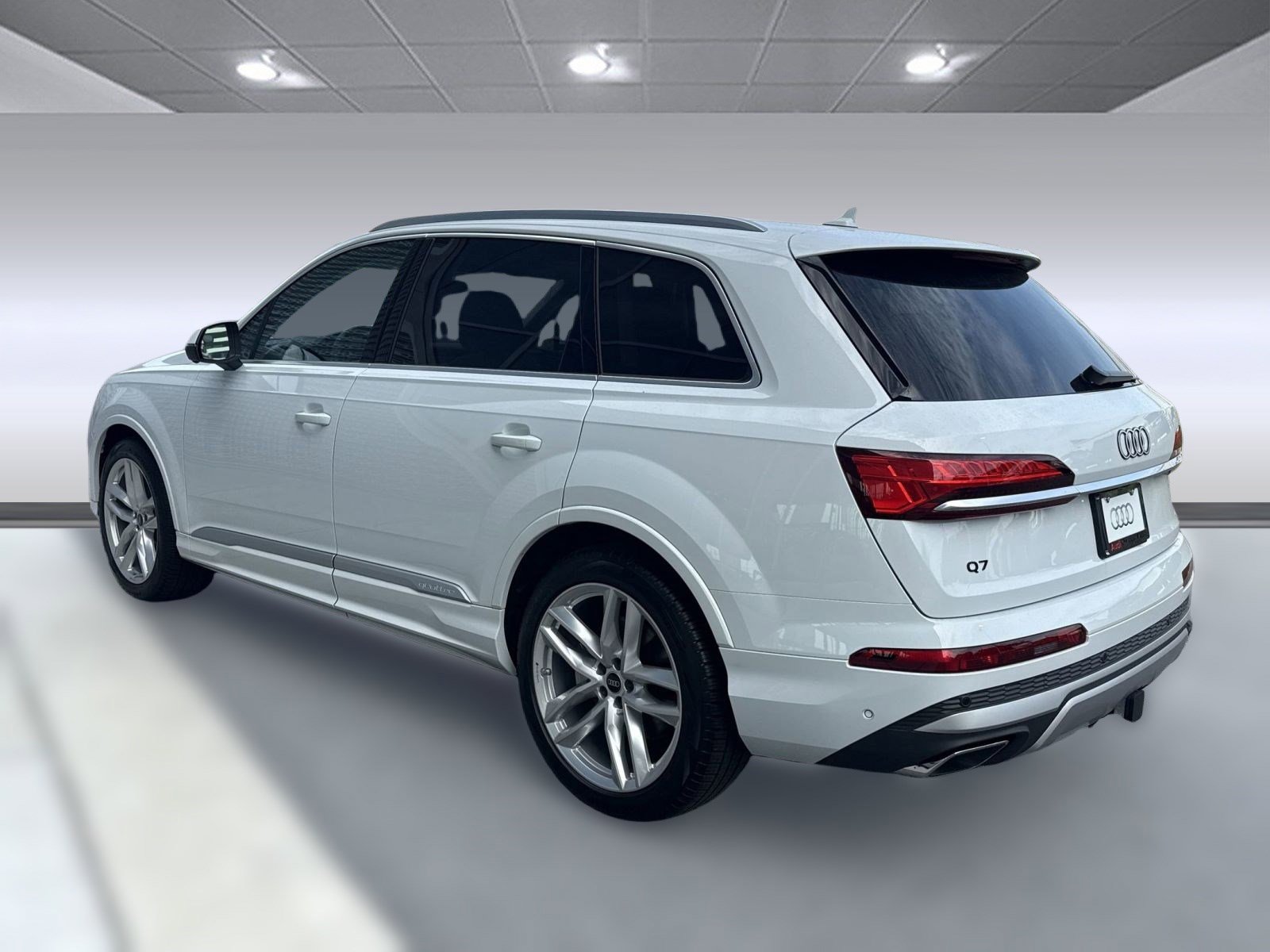 2025 Audi Q7 55 Premium Plus photo 2